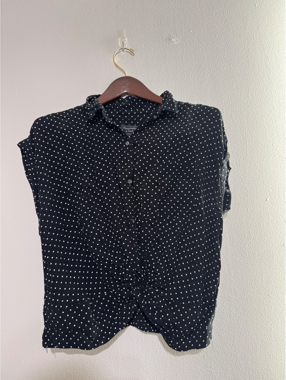 Abercrombie & Fitch Black and White Polka Dot Button-Up Shirt, Size Large Crop
